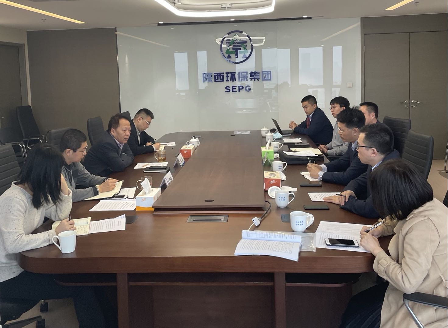 解決三秦環(huán)保股份公司同業(yè)競爭問題專題會照片.jpg
