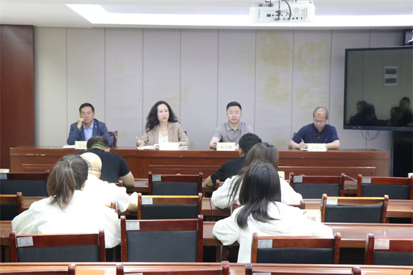 延安環(huán)保公司傳達學習集團黨委深入貫徹中央八項規(guī)定精神學習教育暨巡視整改工作會會議精神+照片.jpg