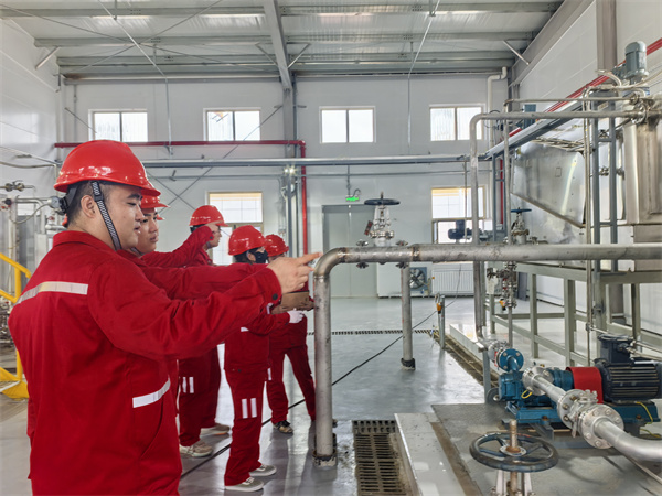 1767835874445132gs3d.jpg 延安環(huán)保公司下寺灣污水處理項(xiàng)目 員工實(shí)操培訓(xùn).jpg